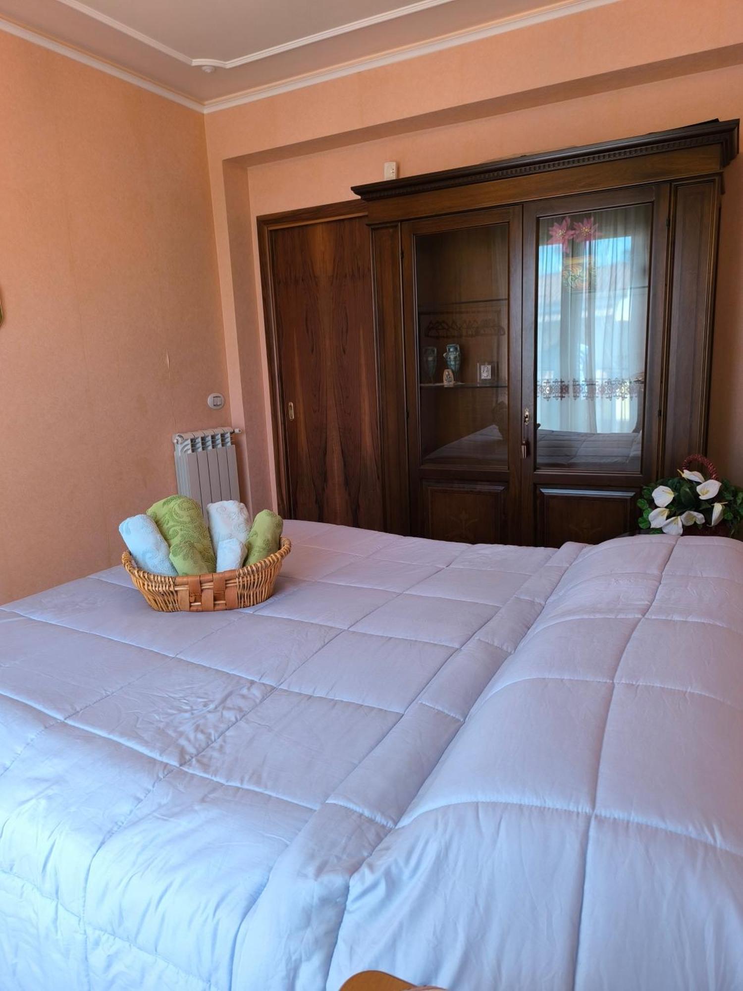 Bed and Breakfast Bed & Breakfast Kalinka à Motta SantʼAnastasia Extérieur photo